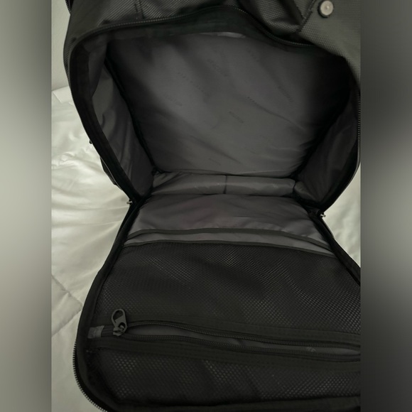 Kenneth Cole Reaction laptop backpack - Picture 3 of 7